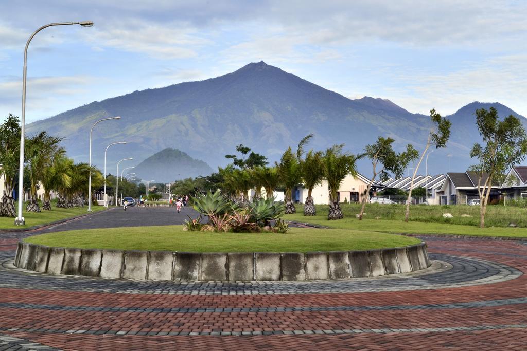 Bess Resort & Waterpark Hotel And Convention Malang Buitenkant foto