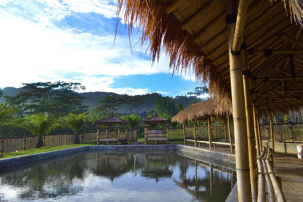 Bess Resort & Waterpark Hotel And Convention Malang Buitenkant foto