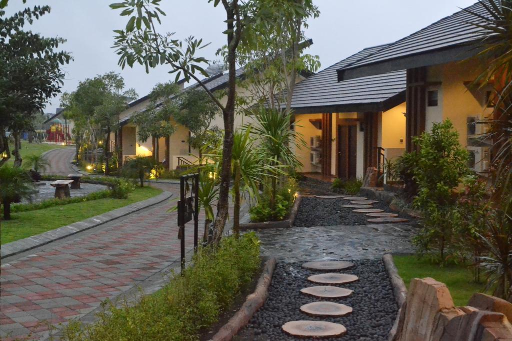 Bess Resort & Waterpark Hotel And Convention Malang Buitenkant foto