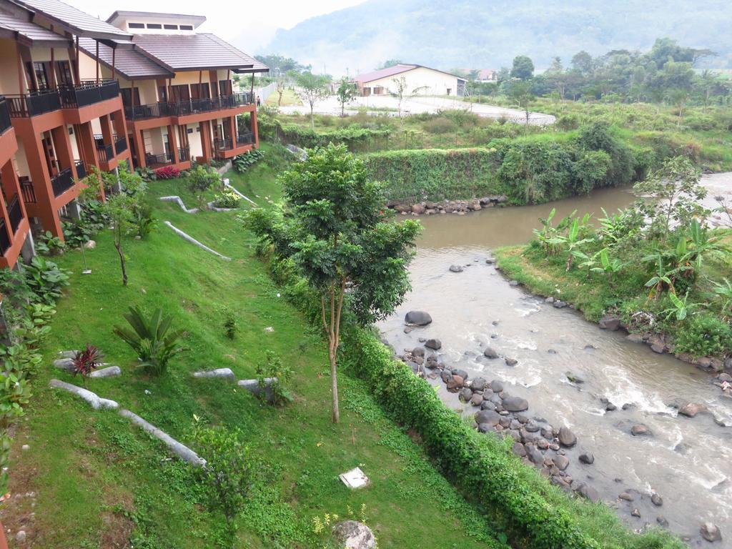 Bess Resort & Waterpark Hotel And Convention Malang Buitenkant foto