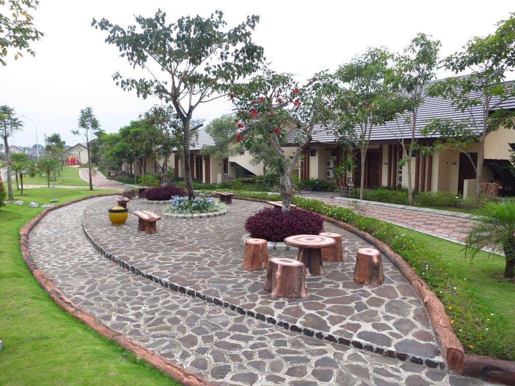 Bess Resort & Waterpark Hotel And Convention Malang Buitenkant foto