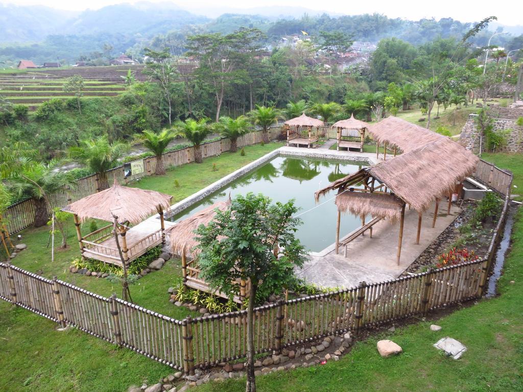 Bess Resort & Waterpark Hotel And Convention Malang Buitenkant foto