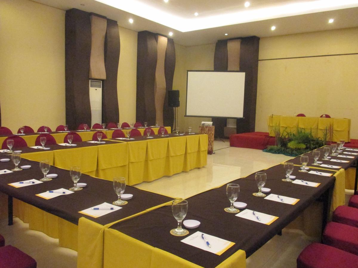 Bess Resort & Waterpark Hotel And Convention Malang Buitenkant foto