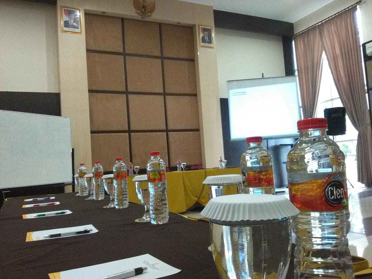 Bess Resort & Waterpark Hotel And Convention Malang Buitenkant foto