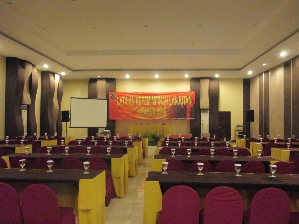 Bess Resort & Waterpark Hotel And Convention Malang Buitenkant foto